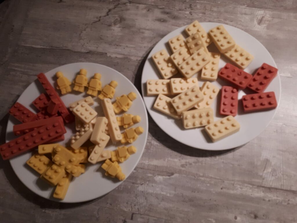 Winterliche Bügelperlen und Schokobausteine